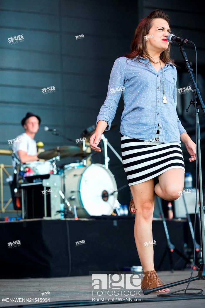 neyla pekarek feet 3