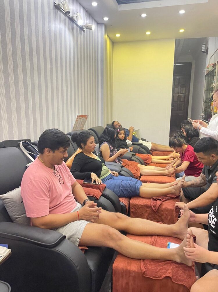 ngoc minh duong feet 4