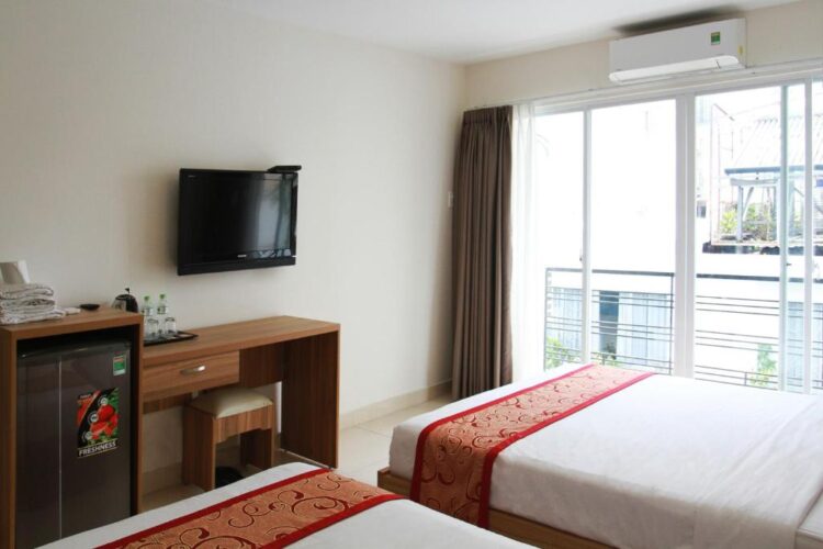 ngoc minh duong feet 6