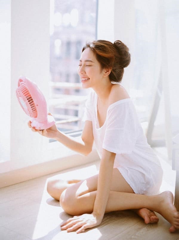 nguyen thuc thuy tien feet 4