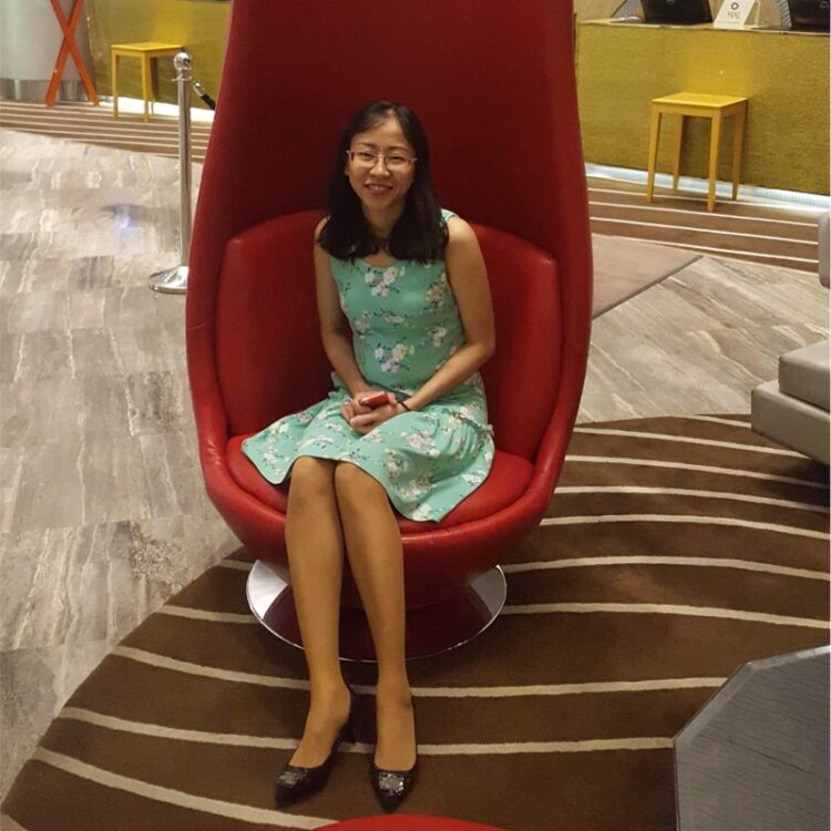 nguyen tran khanhh linh feet 5