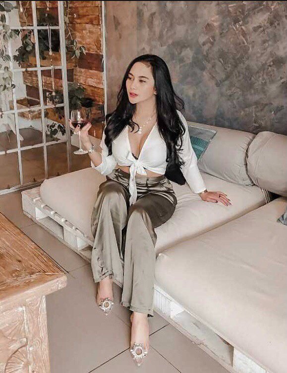 ni made ayu vania aurellia feet 3