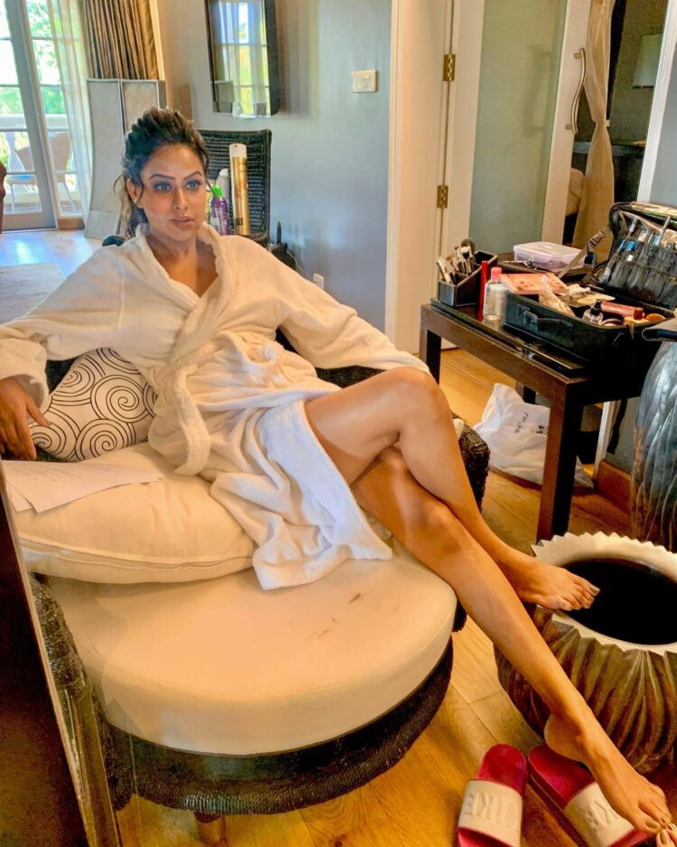 nia sharma feet