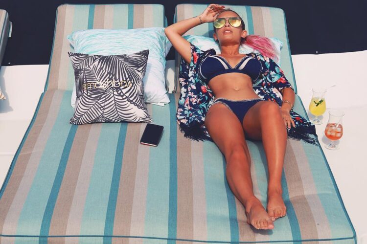 nicol concilio feet 6