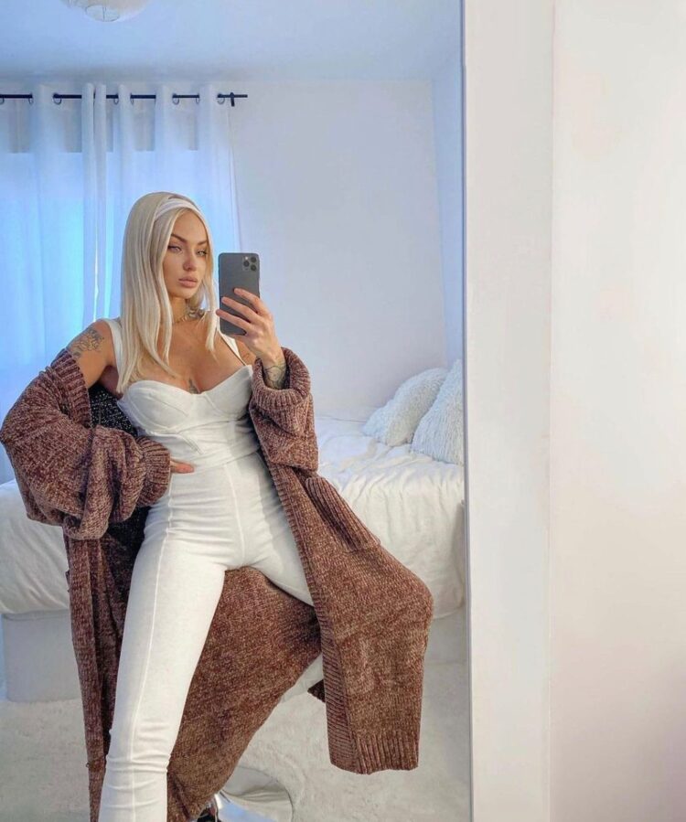 nicol hartman feet 3