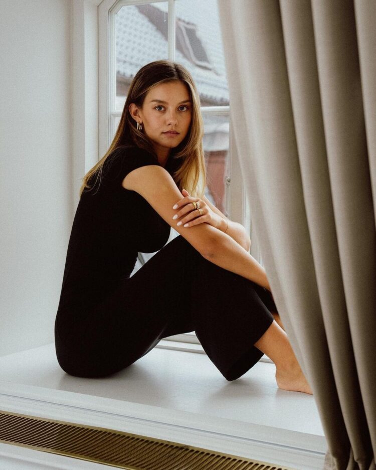 nicola cavanis feet 6