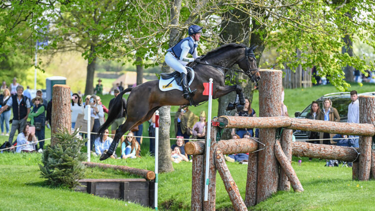 nicola wilson feet 5