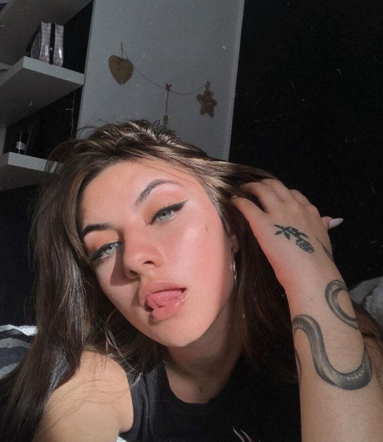 nicole bonnet feet 2