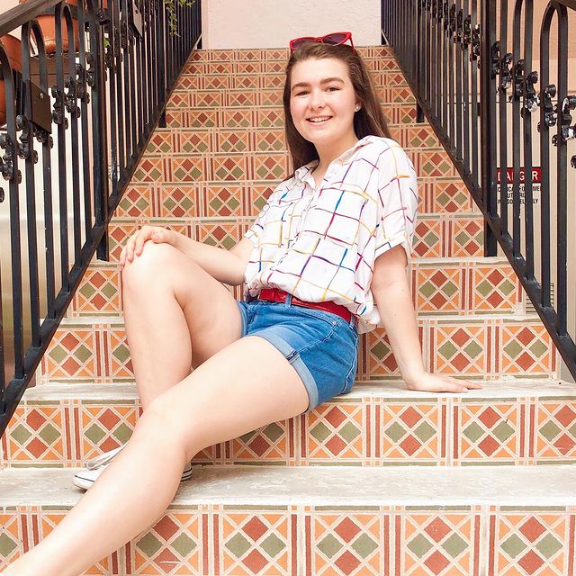 nicole luellen feet 5