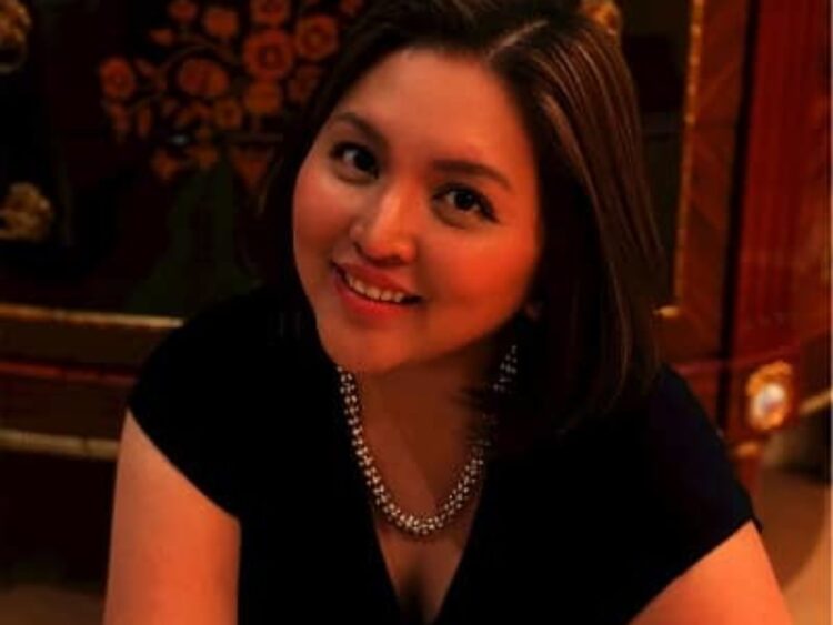 nicolette ann mendoza catalan feet