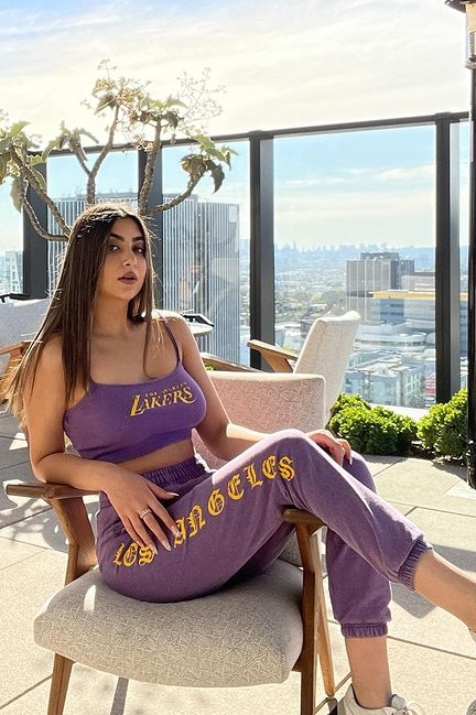 nicolette johnson feet 5