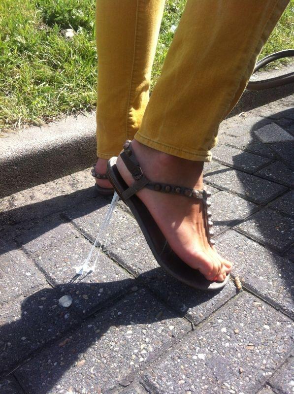 nicolette van dam feet