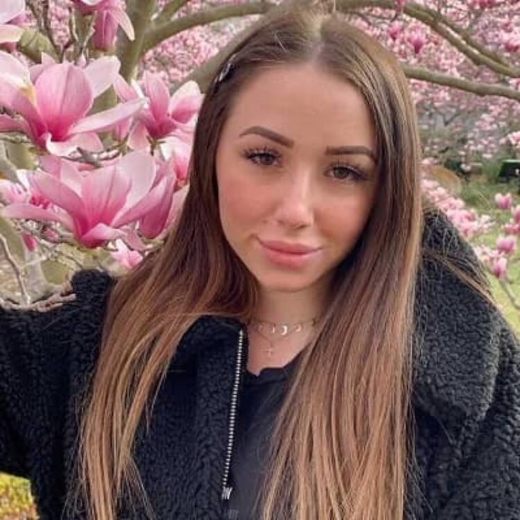 nicolette waltzer feet 3