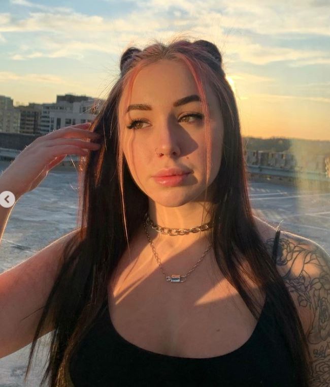 nicolette waltzer feet 6