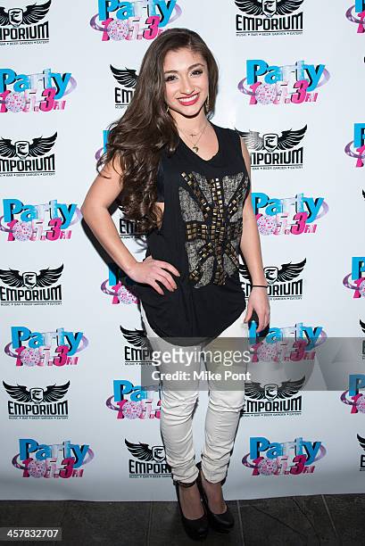 nicolle castro feet 3