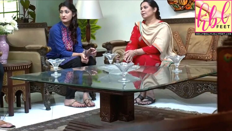 nida khan feet 4