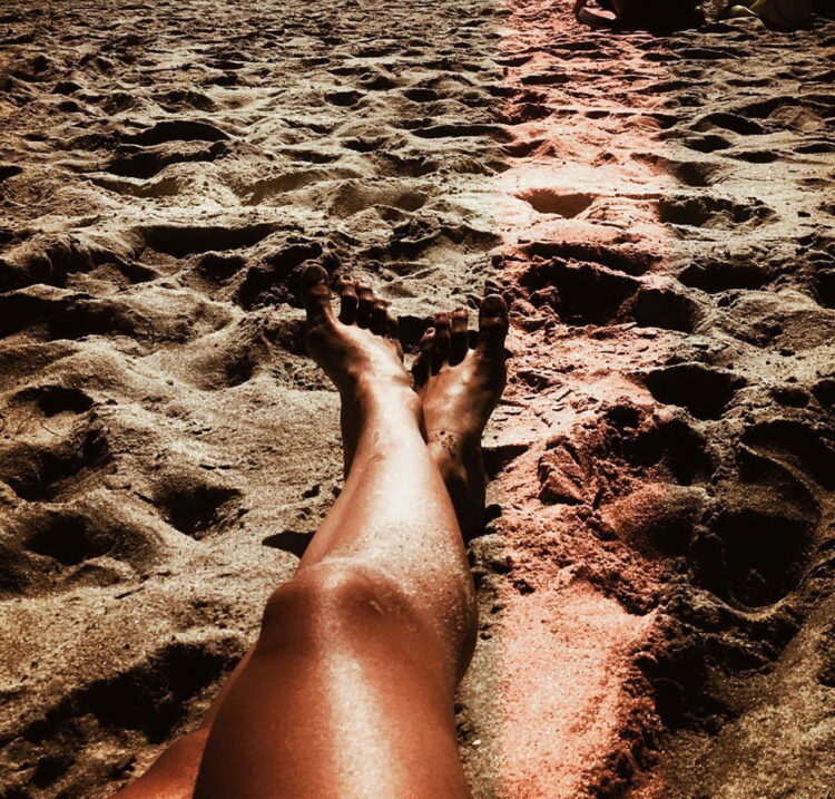 nida khurshid feet 1