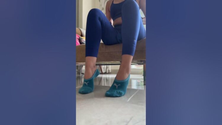 nidhi mohan kamal feet 6