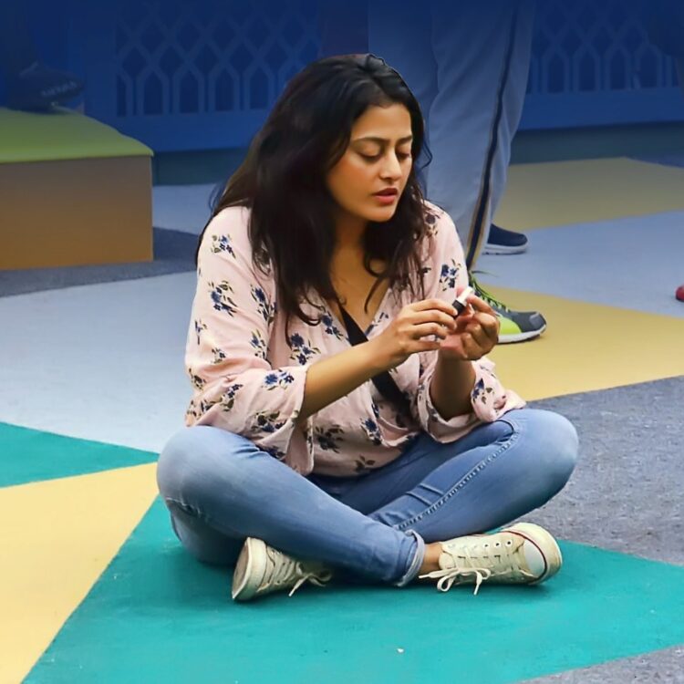 nidhi subbaiah feet 4