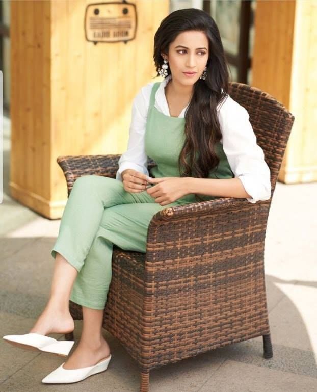 niharika konidela feet 6
