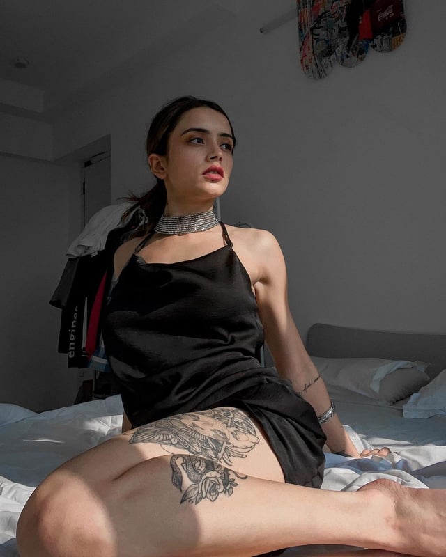 niharika tiwari feet 4