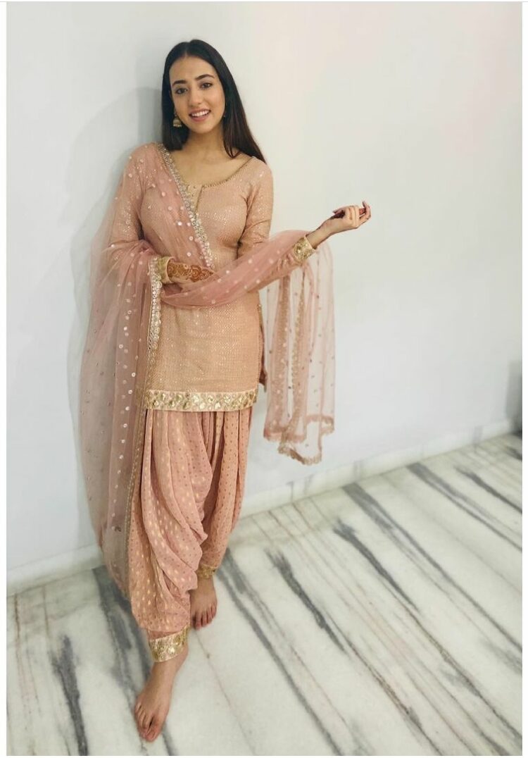 nikeet dhillon feet 1