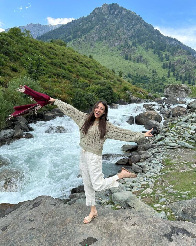 nikeet dhillon feet 5