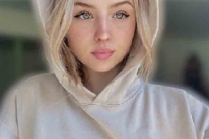 niki kozielec feet 1