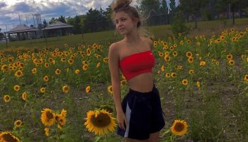 niki kozielec feet 6