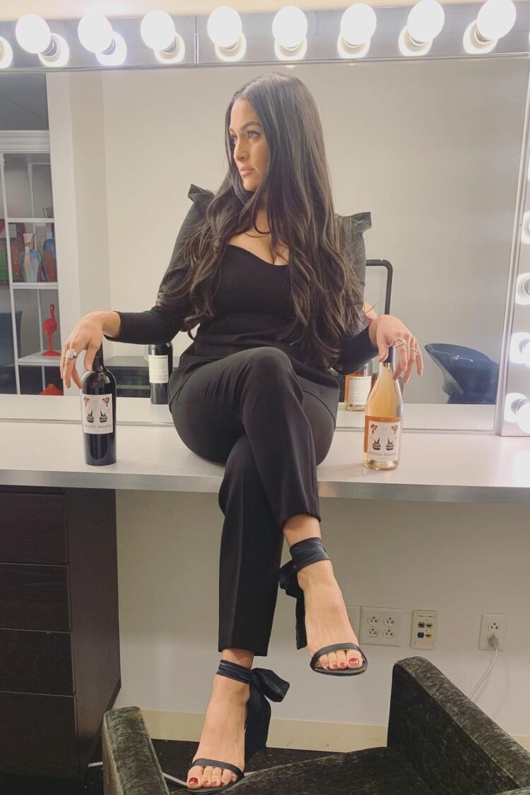 niki martinez feet 6