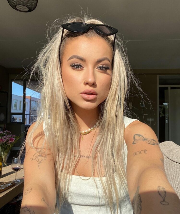 nikita driessen feet