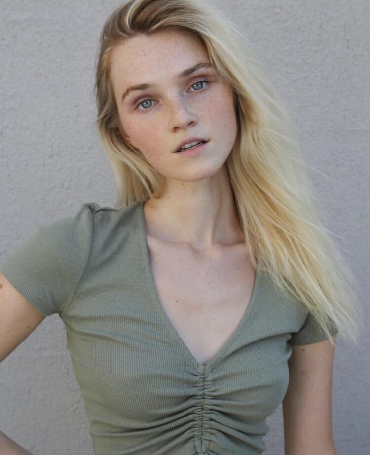 nikki alexa reynen feet 3