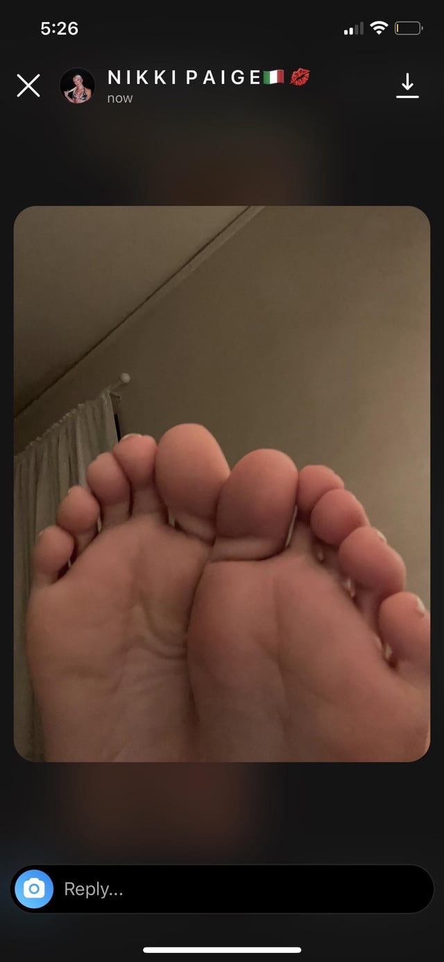 nikki cash feet 3