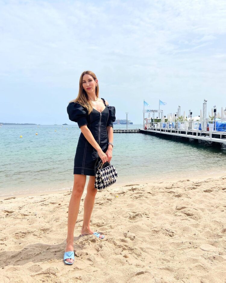 nikki deroest feet 5