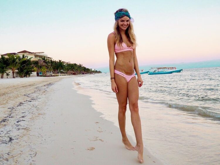 nikki ferrell feet 5