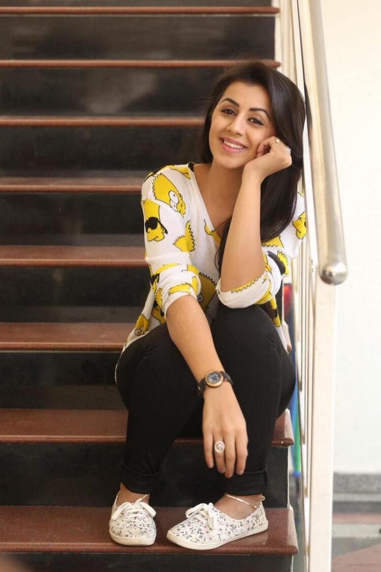 nikki galrani feet 3