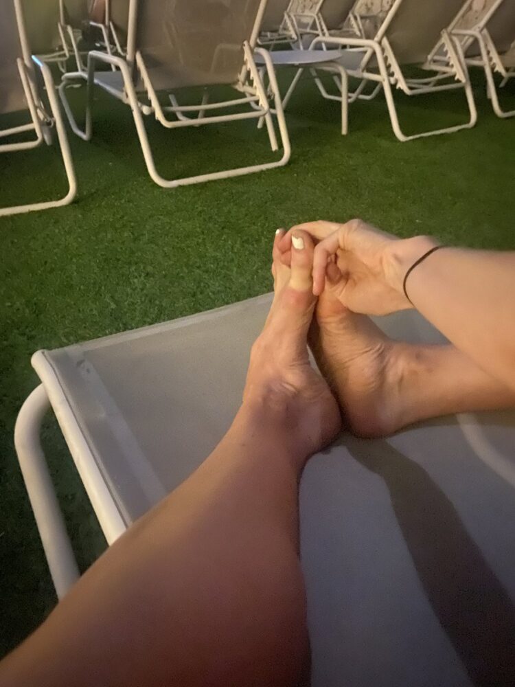 nikki glaser feet