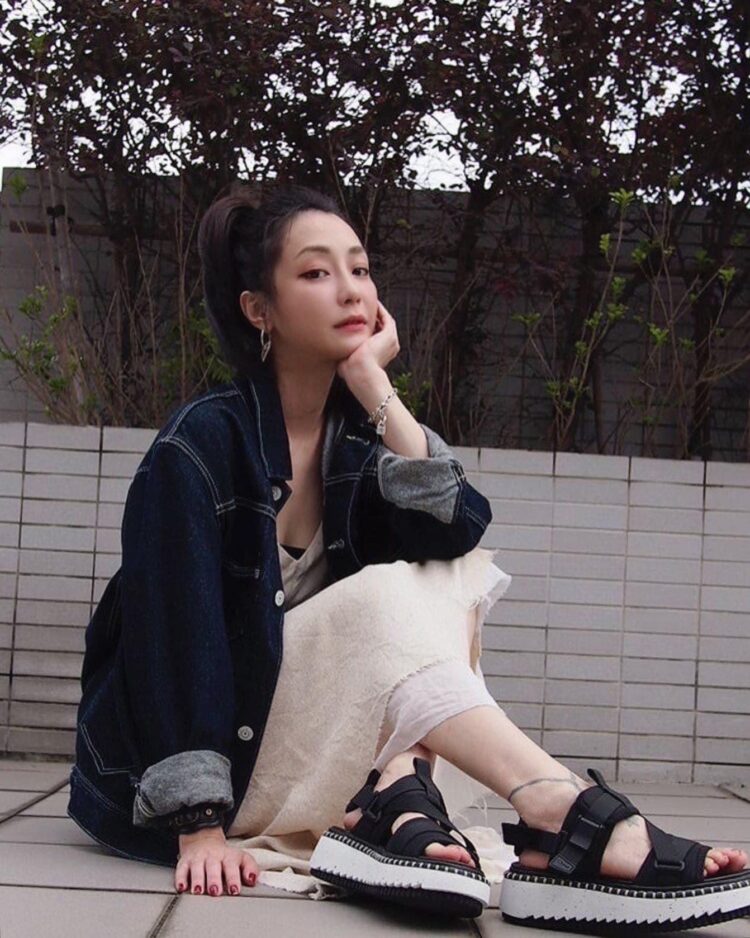 nikki hsin ying hsieh feet 6