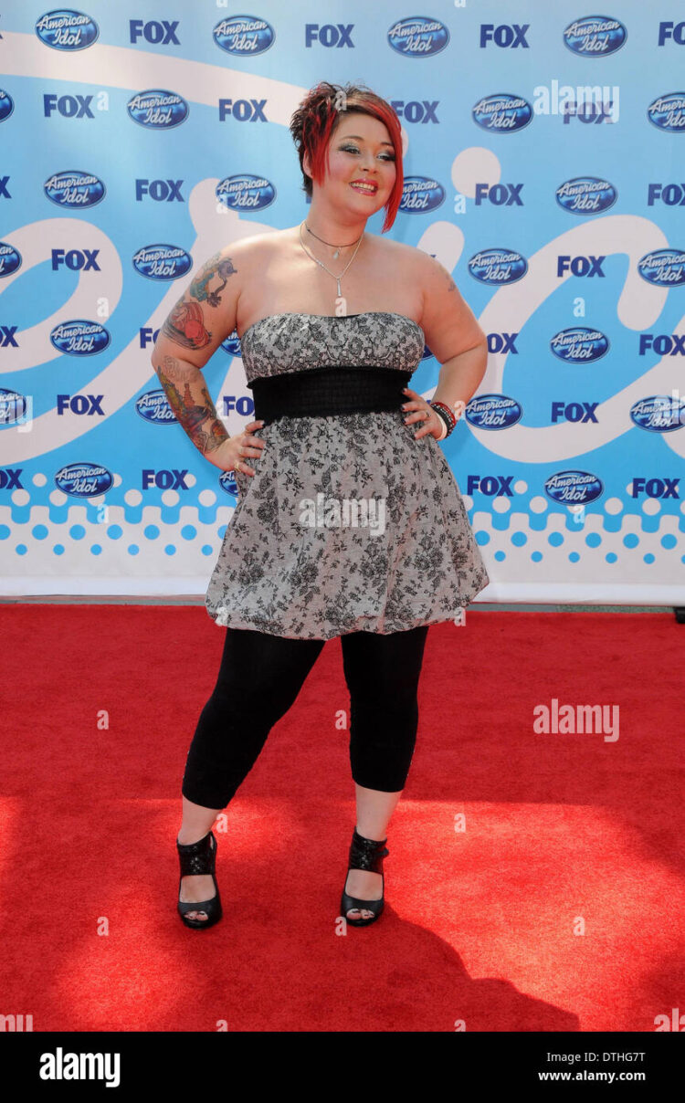 nikki mckibbin feet 4