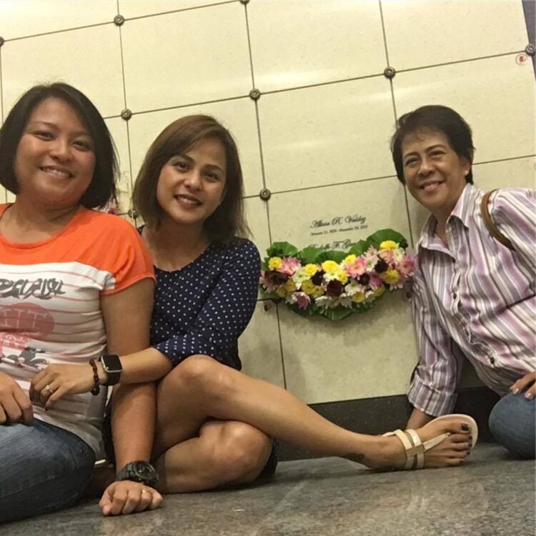 nikki valadez feet 3