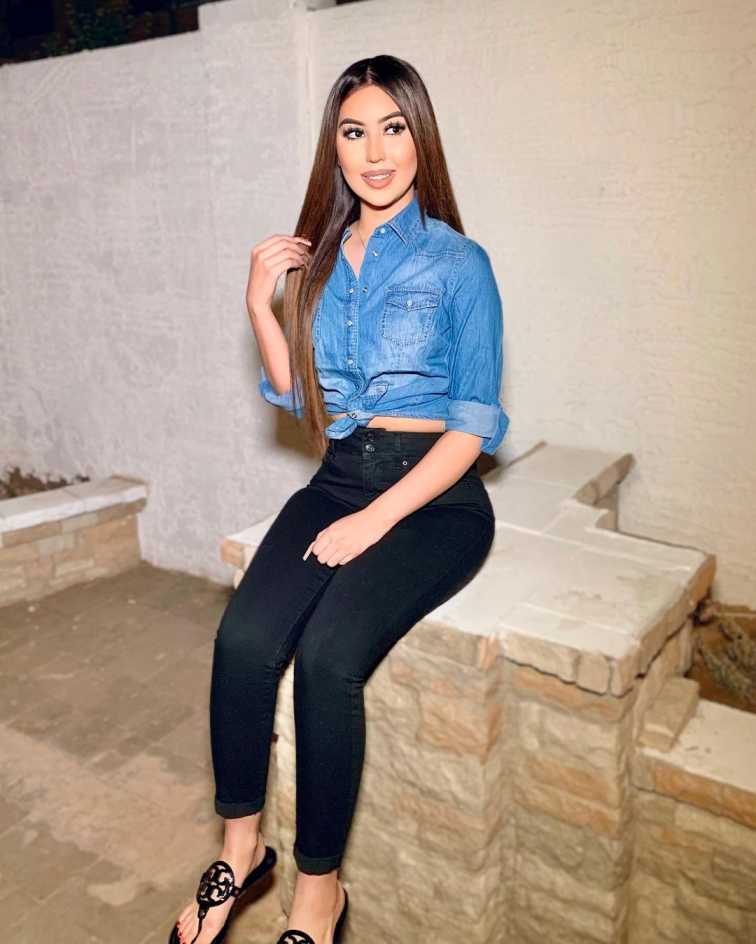 nikki valadez feet 4