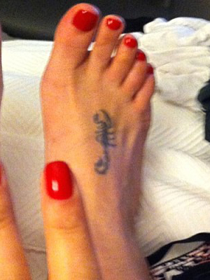 nikki williams feet