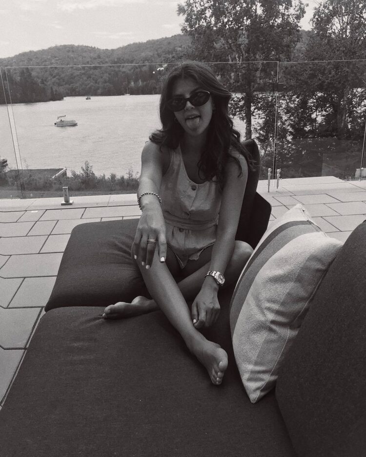 nikki yanofsky feet 3