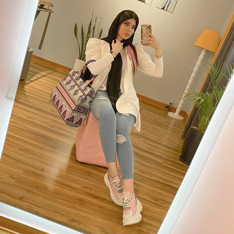 niloofar irani feet 5