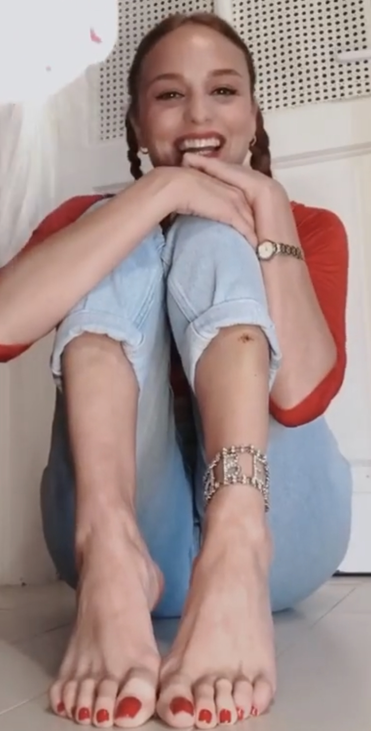 nilperi sahinkaya feet