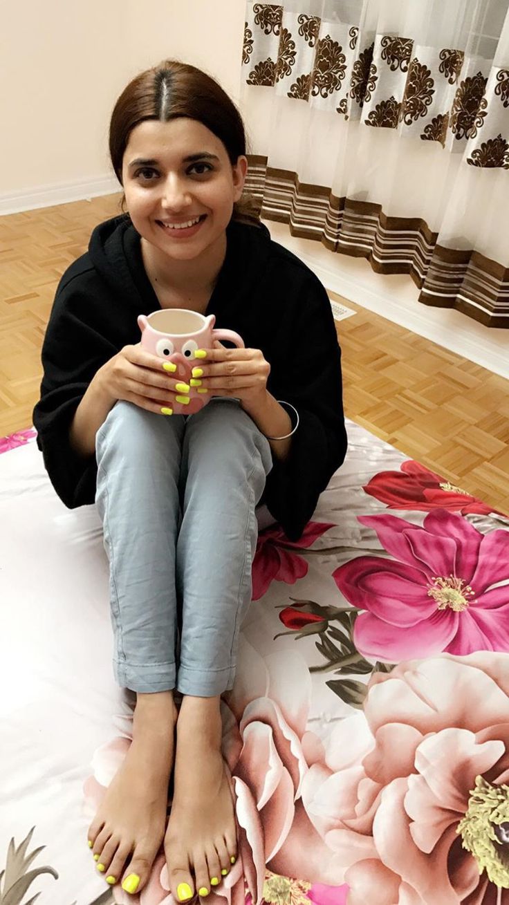 nimrat khaira feet 4