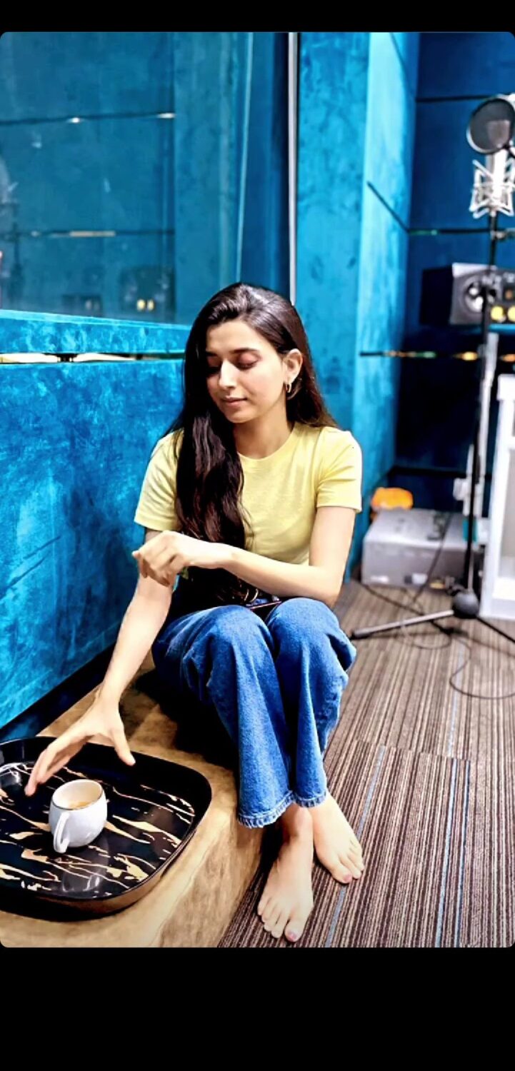 nimrat khaira feet 6