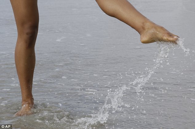 nina davuluri feet 5