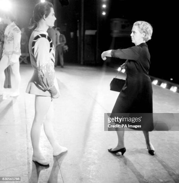 ninette devalois feet 4