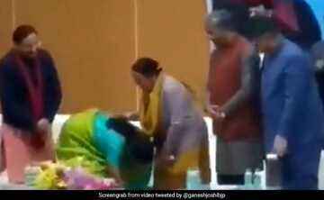 nirmala sitharaman feet